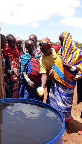 Actions humanitaires pour favoriser l'accès à l'eau aux femmes de la communauté Massaï